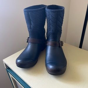 Women’s Sperry quilted, knit, rain boot. Size 7. Navy.
